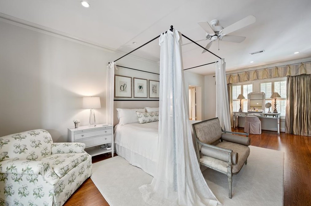 4814 Yoakum Blvd, Houston TX  77006-2740 exterior