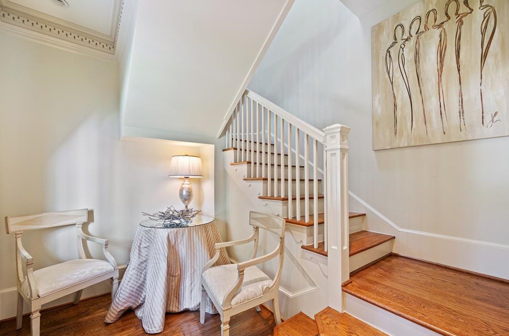 4814 Yoakum Blvd, Houston TX  77006-6118 exterior