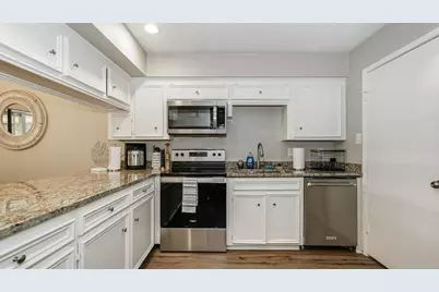 129 Capetown, Conroe, TX 77356 - Photo 6