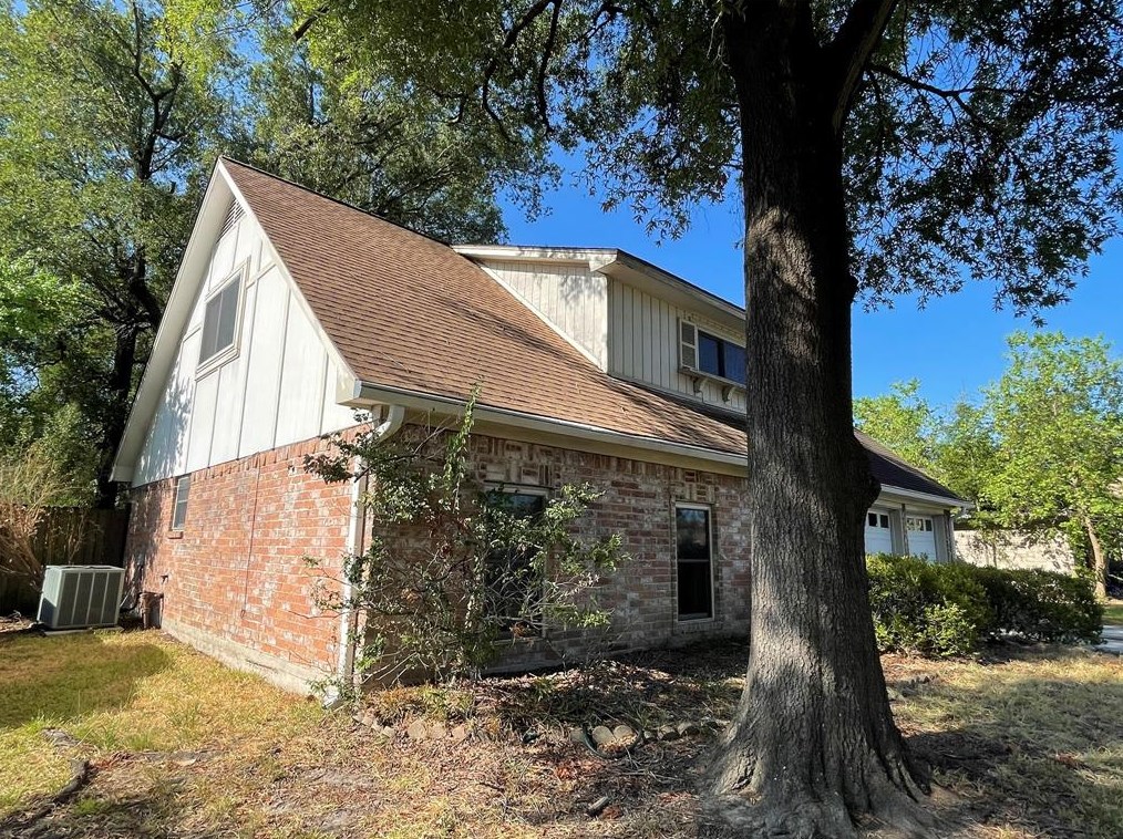 14406 Roundstone Ln, Houston, TX 77015-2528