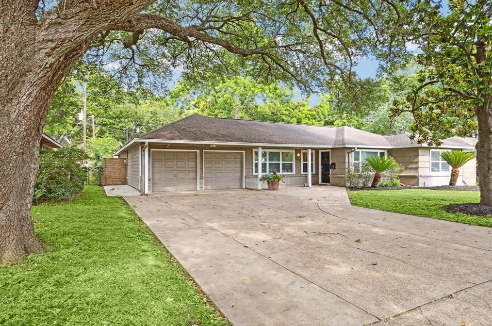 607 Brooks St, Sugar Land, TX 77478-3235