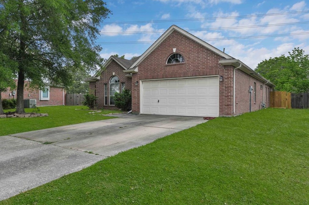 8123 Pinewood Crest Ln, Humble, TX 77346-3032