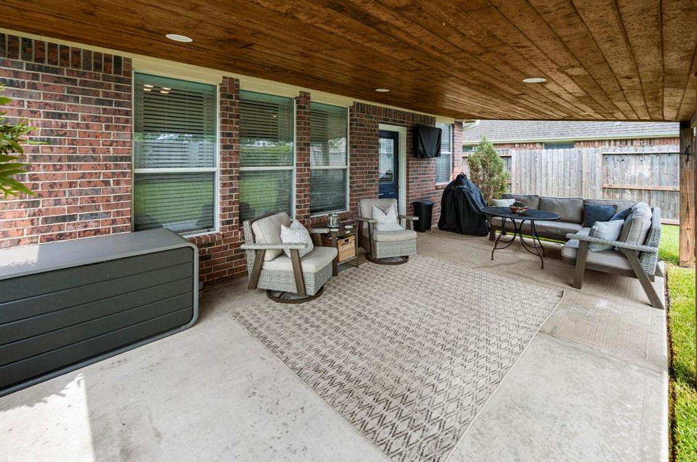 12104 Willow Brk Ln, Pearland TX  77584-6540 exterior