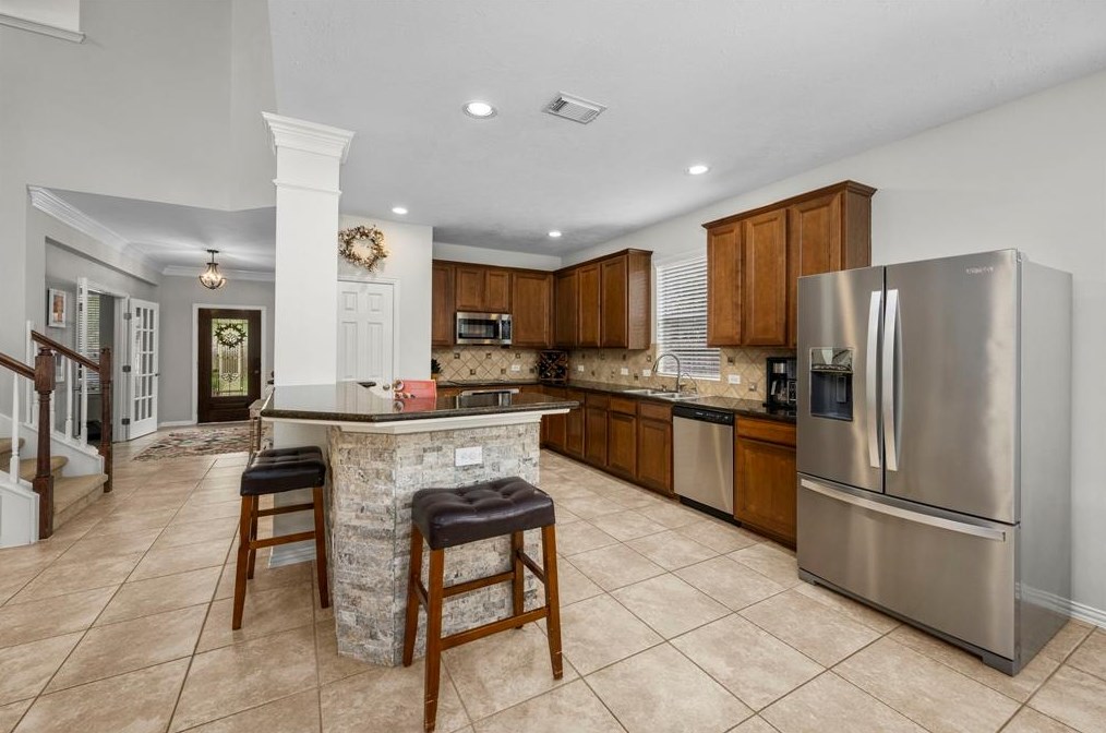 12104 Willow Brk Ln, Pearland TX  77584-6540 exterior