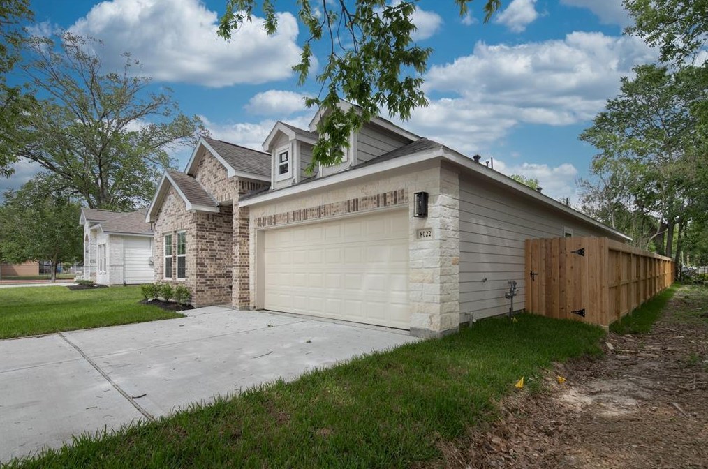8022 Moon Beam St, Houston, TX 77088