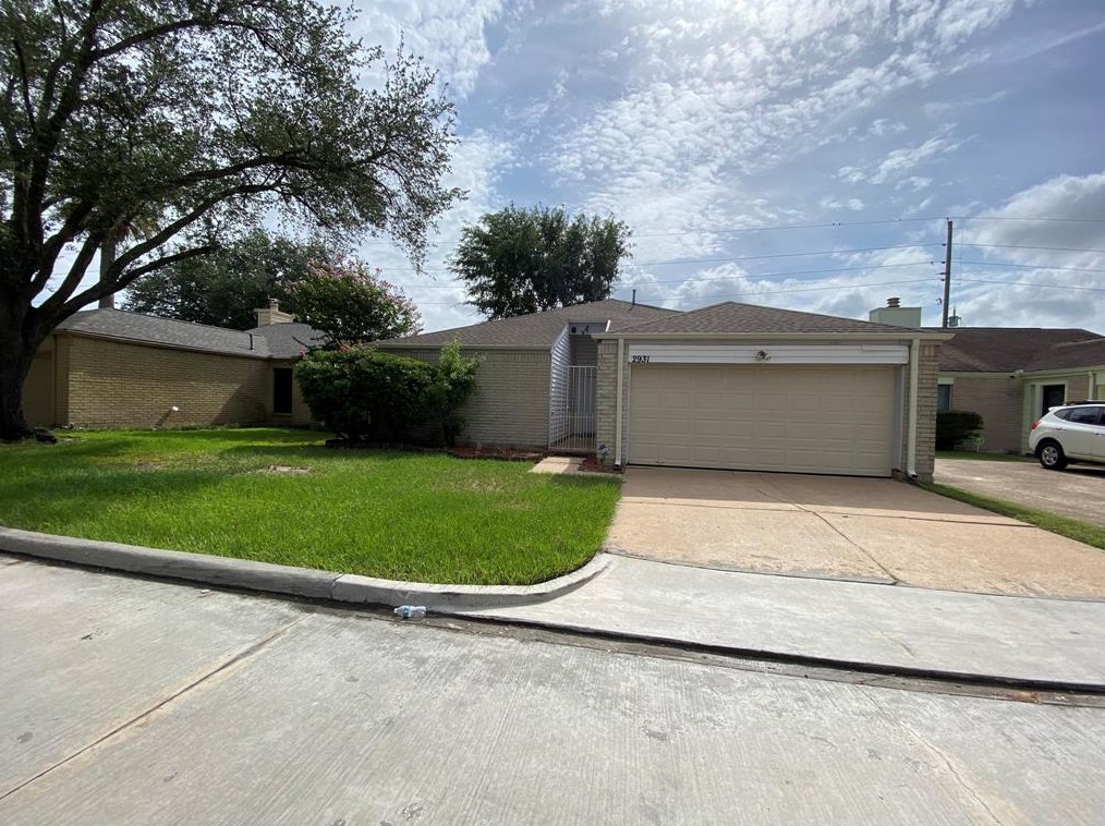 2931 Shadow Trail Dr, Houston, TX 77082