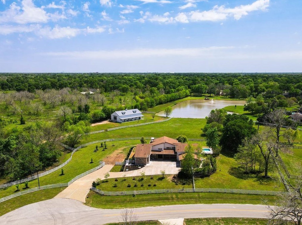 5403 E River Dr, Richmond, TX 77406