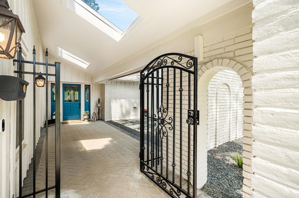 1911 Nocturne Ln, Houston, TX 77043-2956