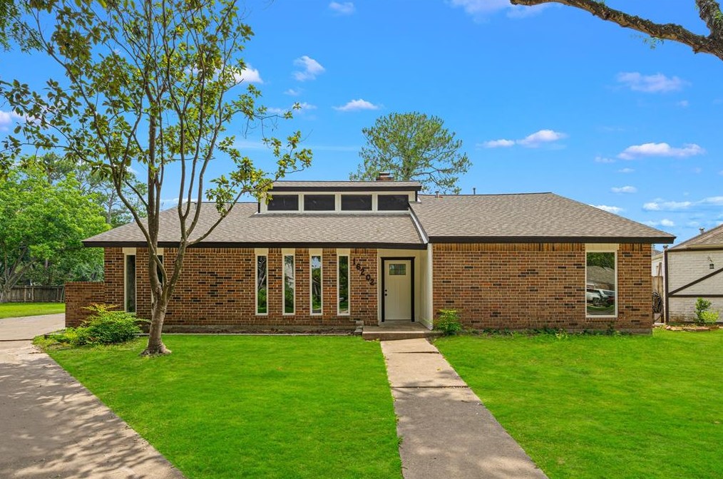 16202 Shady Elms Dr, Houston, TX 77059-5320