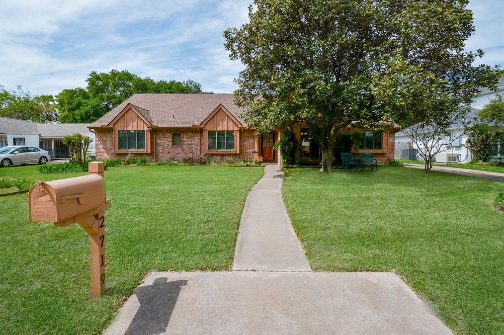 2719 Stetson Ln, Houston, TX 77043-1805