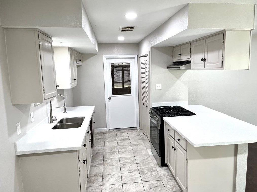 10922 Sagewind Dr, Houston TX  77089-3020 exterior