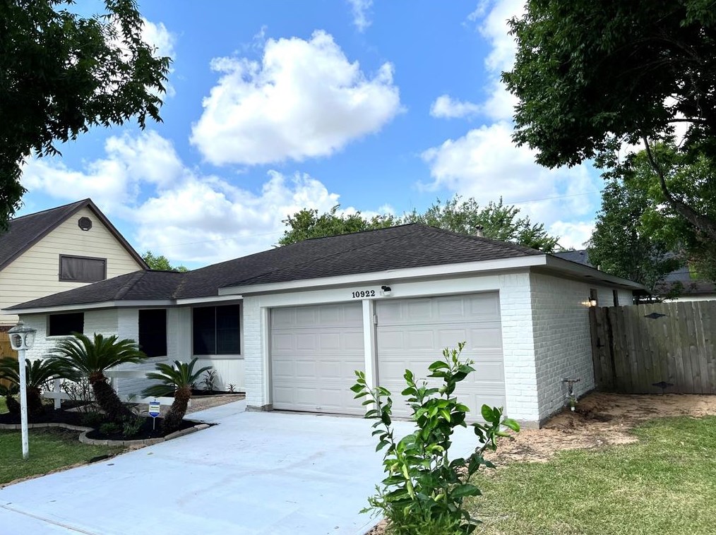 10922 Sagewind Dr, Houston TX  77089-3020 exterior