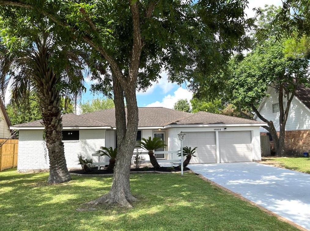 10922 Sagewind Dr, Houston TX  77089-3823 exterior