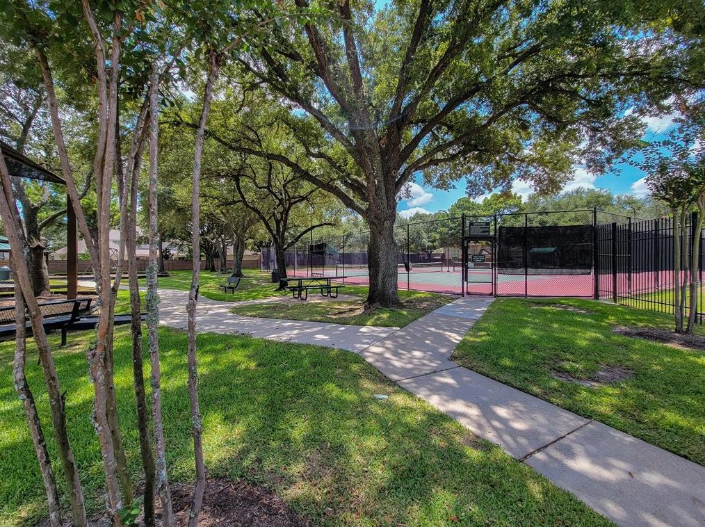 9223 Angelas Mdw Ln, Houston TX  77095-2158 exterior