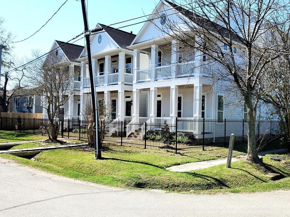 2729 Rutland St, Houston TX  77008-2150 exterior