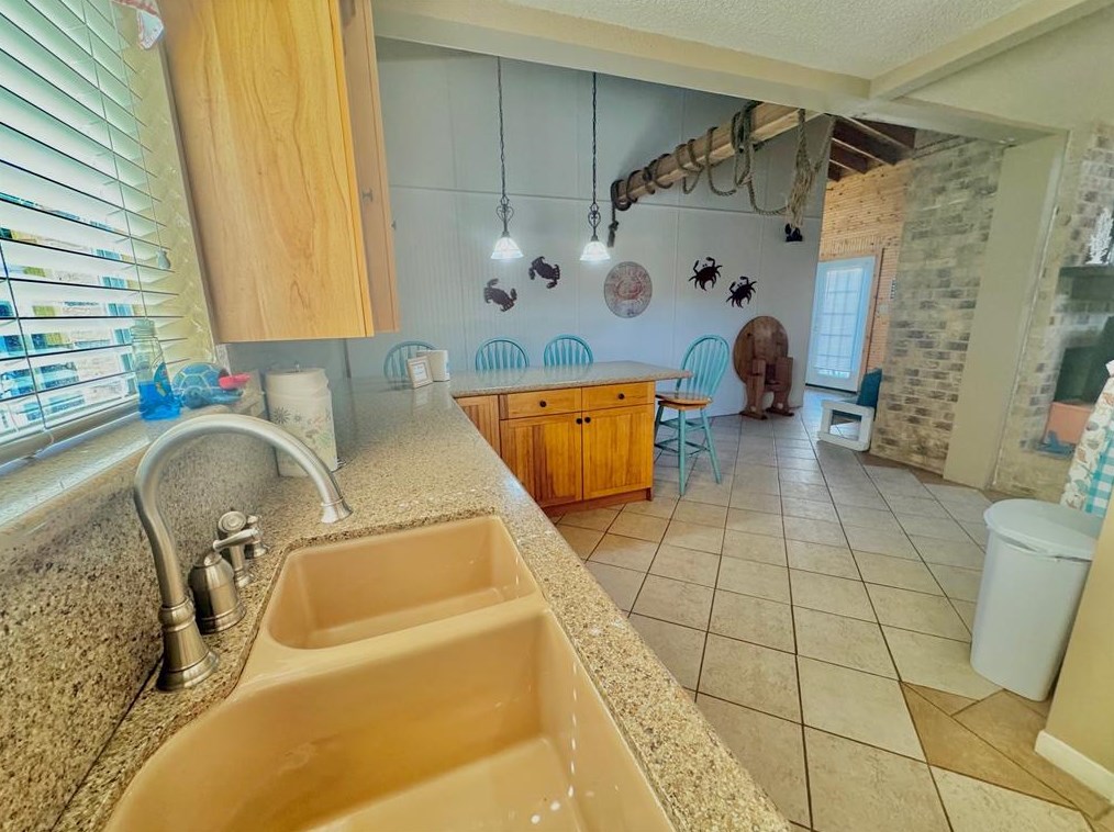 3511 Dominique Dr, Galveston TX 77551-1610 exterior