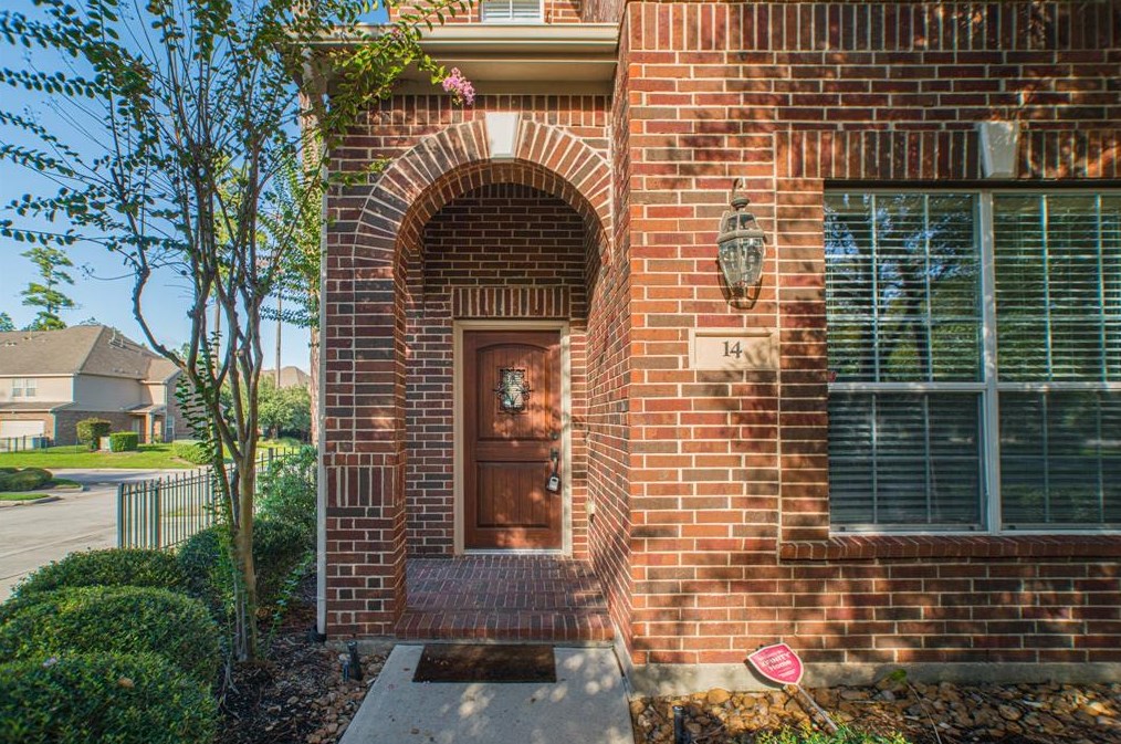 14 Innerwoods Pl, Spring TX  77382-1237 exterior