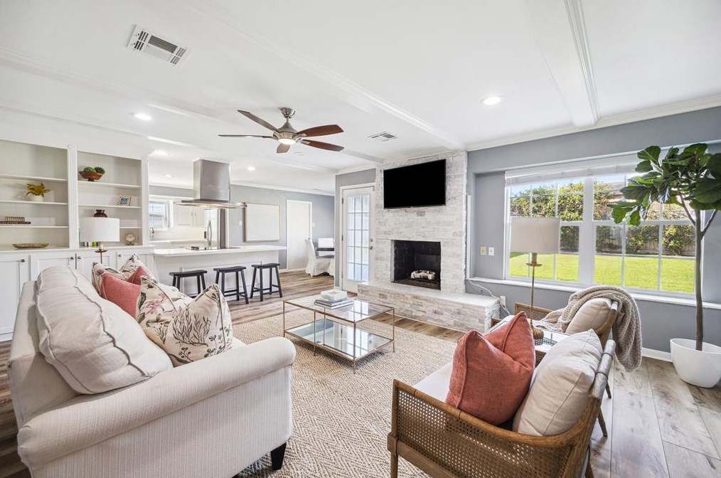 10810 Chevy Chase Dr, Houston, TX 77042-2603