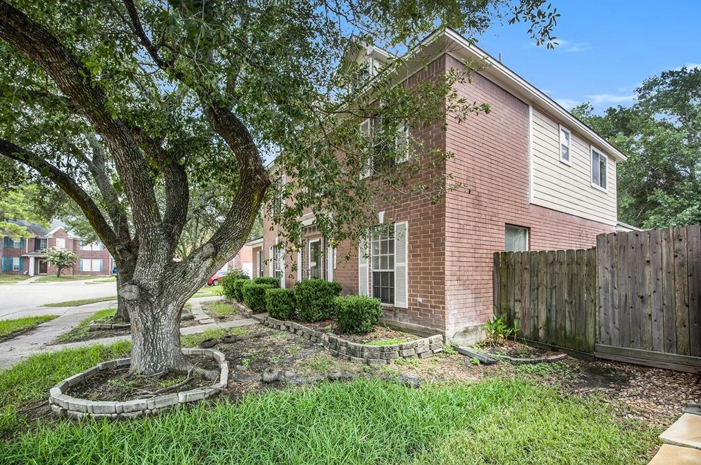 6114 Plantation Bay Dr, Katy, TX 77449-5231