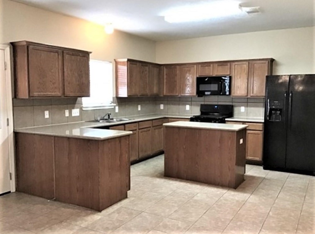 20102 Glacier Falls Dr, Tomball, TX 77375