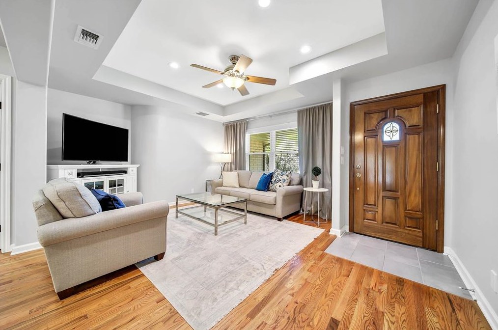 4914 Blanton Blvd, Houston TX  77092-3627 exterior