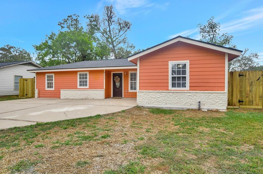 9211 Oak Knoll Ln, Houston, TX 77078-4025
