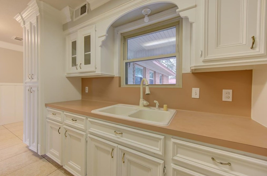 1905 Lafferty, Pasadena TX 77502-2310 exterior