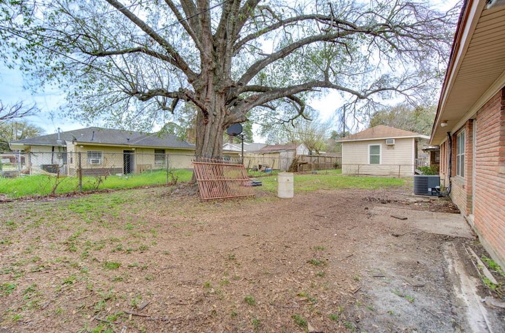 1905 Lafferty, Pasadena TX 77502-2310 exterior