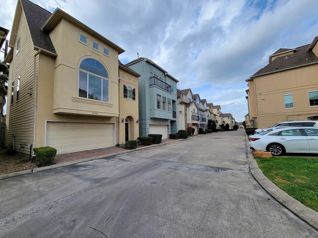 9130 Harbor Hills Dr, Houston, TX 77054-6008
