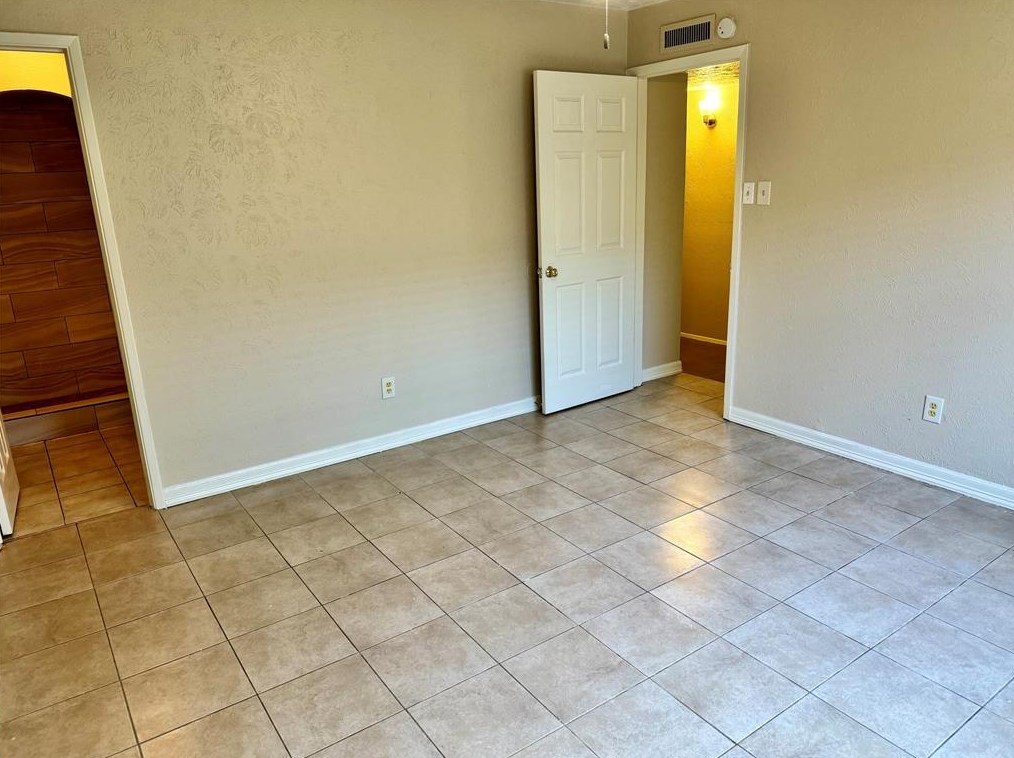 14207 Lourdes Dr, Houston TX  77049-4012 exterior