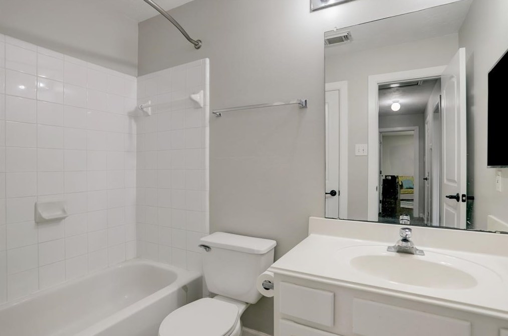 7203 Eldridge Mdw Ct, Houston TX  77041-1733 exterior