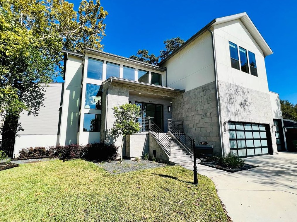 922 T C Jester Blvd, Houston, TX 77008