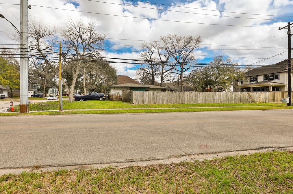 1345 Chamboard Ln, Houston, TX 77018-3103