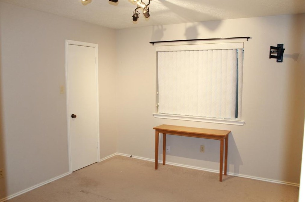 2220 Castle Dr, League City, TX 77573-4949