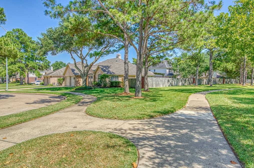 8435 E Copper Lakes Dr, Houston, TX 77095