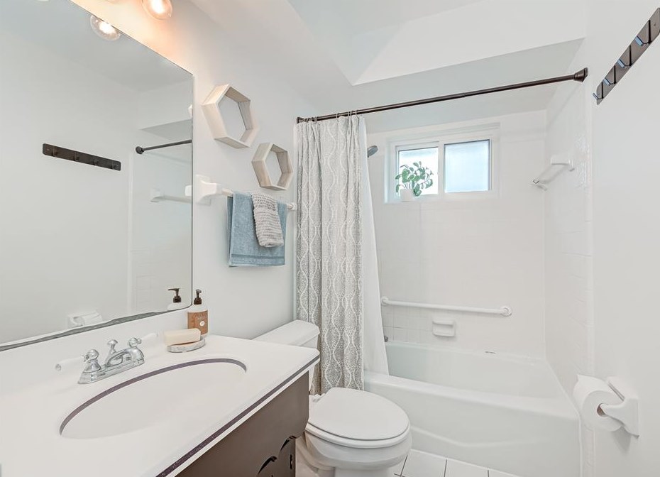 5718 Weeping Willow, Houston TX  77092-3339 exterior