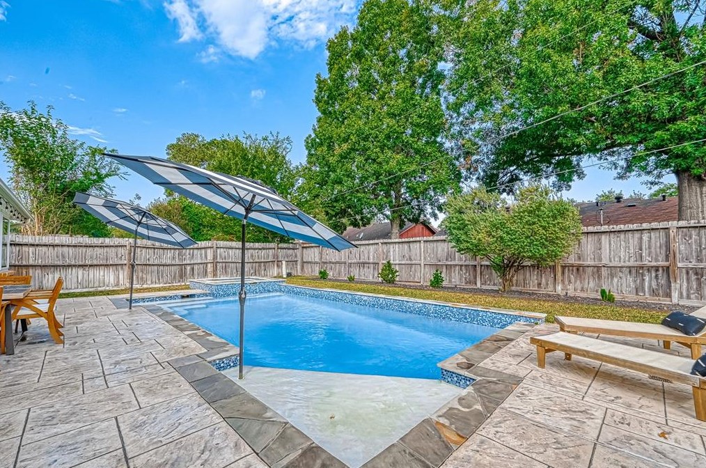 5718 Weeping Willow, Houston TX  77092-3339 exterior