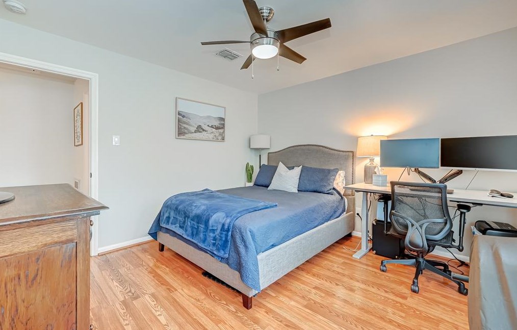 5718 Weeping Willow, Houston TX  77092-3339 exterior