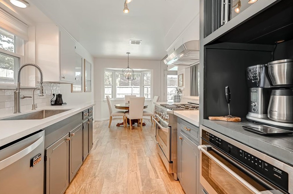 5718 Weeping Willow, Houston TX  77092-3339 exterior