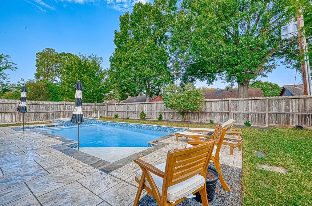 5718 Weeping Willow, Houston TX  77092-3339 exterior