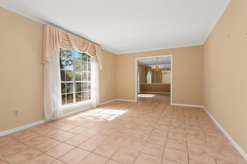 5514 Spanish Oak Dr, Houston TX  77066-2442 exterior
