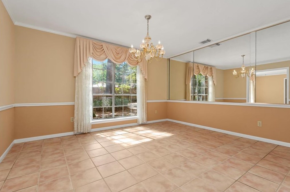 5514 Spanish Oak Dr, Houston TX  77066-2442 exterior