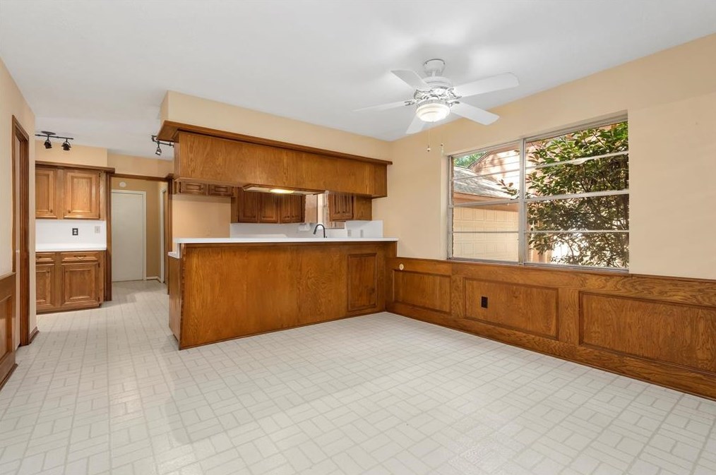 5514 Spanish Oak Dr, Houston TX  77066-2442 exterior
