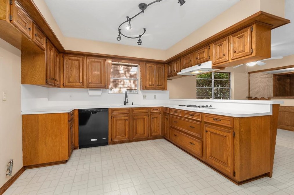 5514 Spanish Oak Dr, Houston TX  77066-2442 exterior