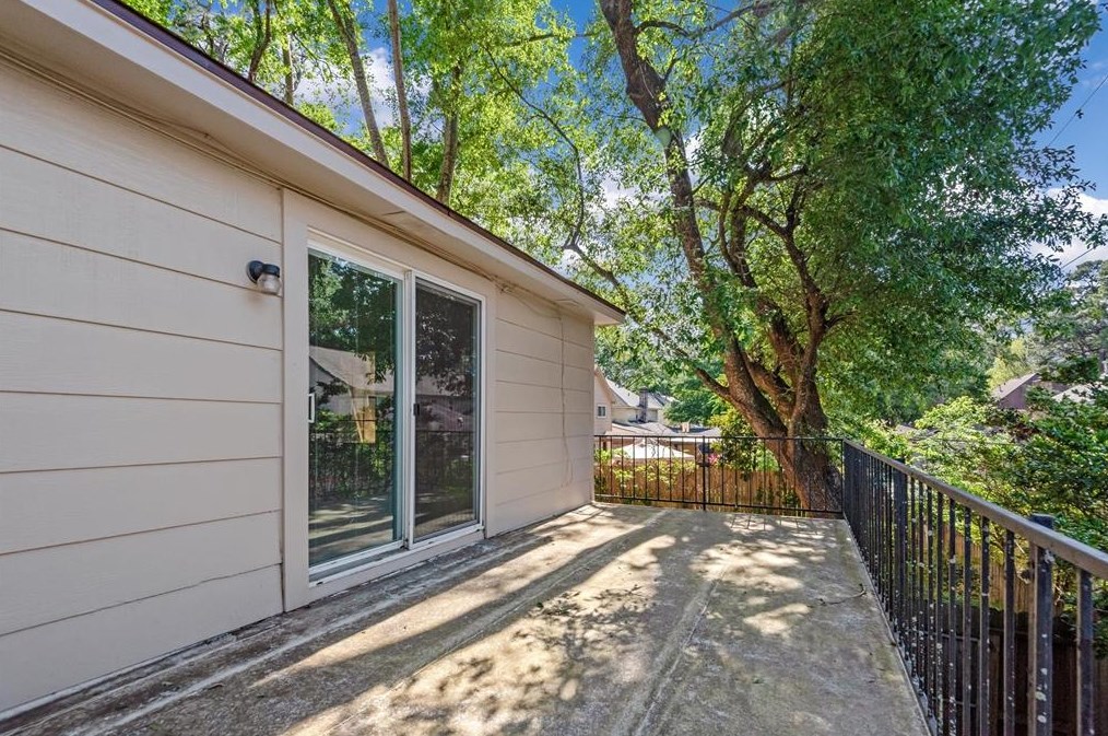 5514 Spanish Oak Dr, Houston TX  77066-2442 exterior