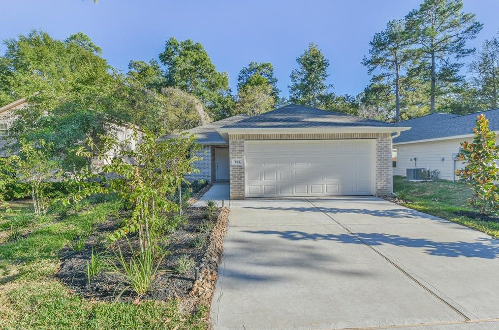 103 W White Willow Cir, Spring, TX 77381