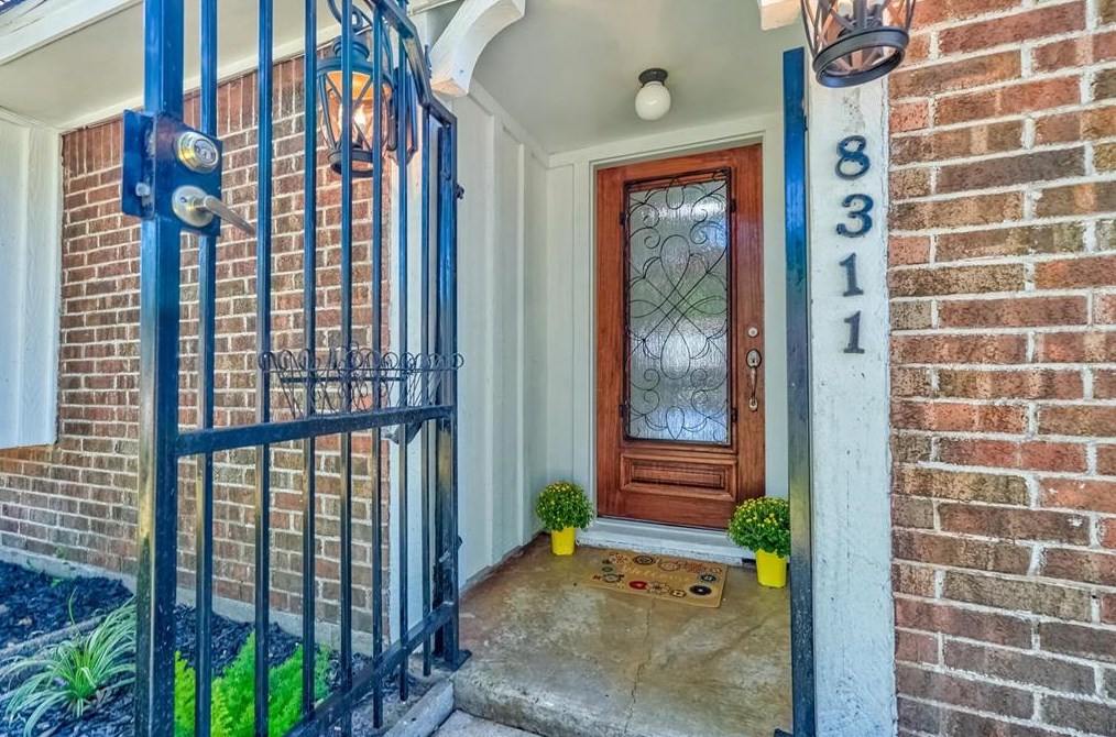 8311 Concho St, Houston, TX 77036-6825