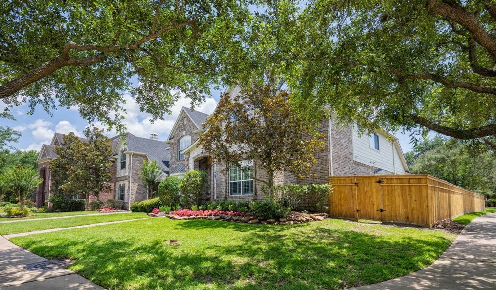9102 Stonebridge Ct, Missouri City, TX 77459-2988