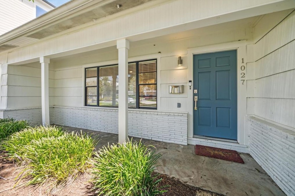 1027 Grovewood Ln, Houston, TX 77008