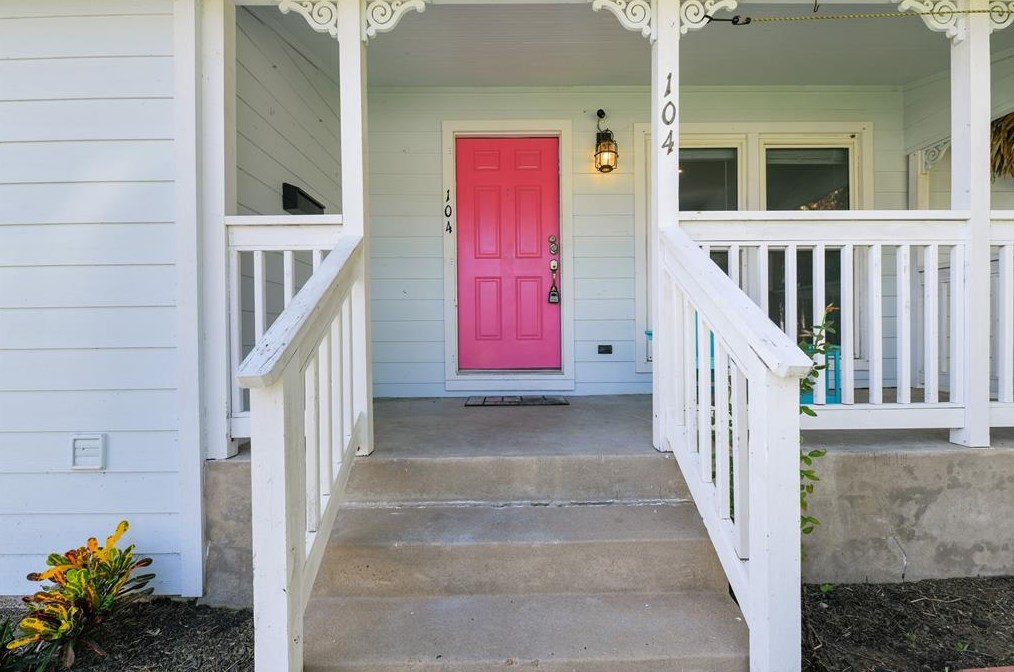 104 Trout St, Galveston, TX 77550